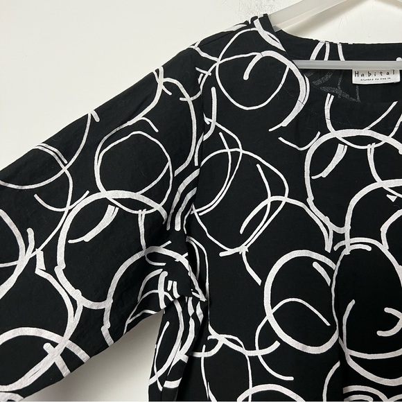 Habitat Black White Modern Circular Print Uneven Tiered Hemline Popover Blouse - Picture 4 of 9